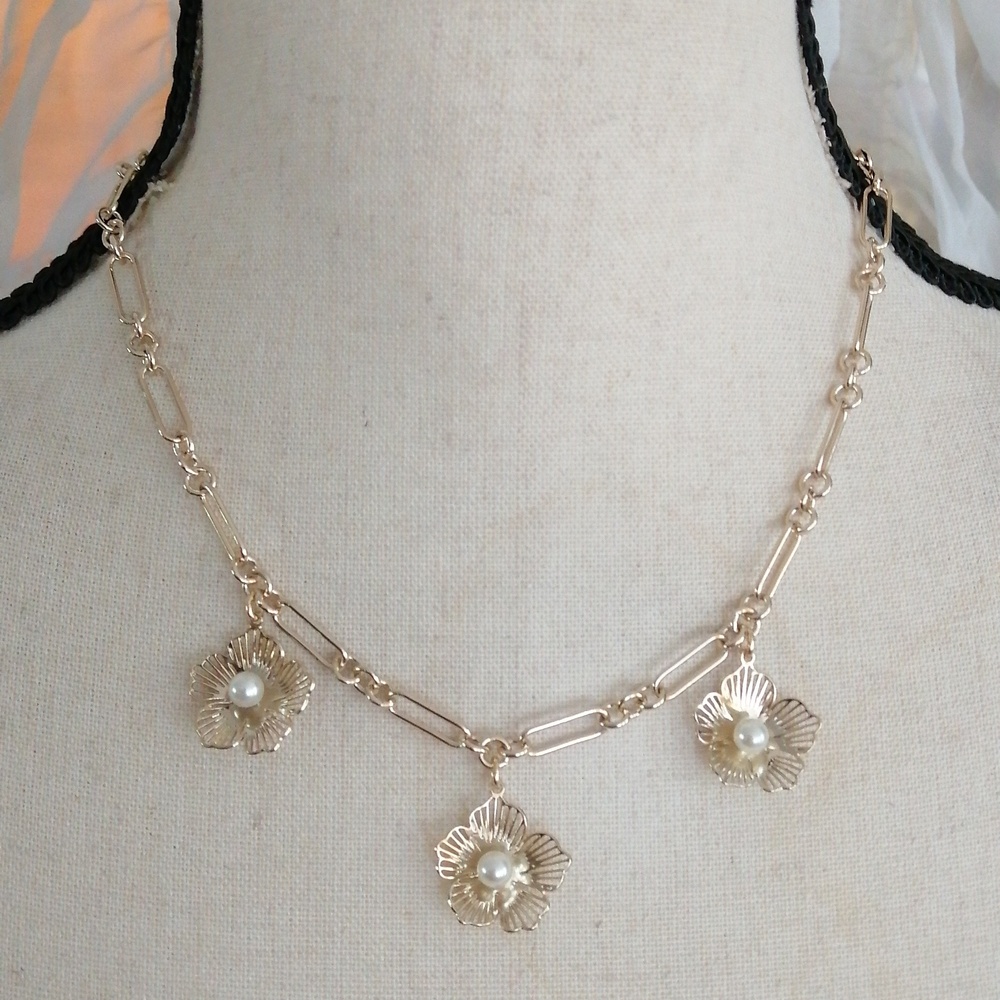 New J crew Faux Pearl Floral statement necklace gold tone chain